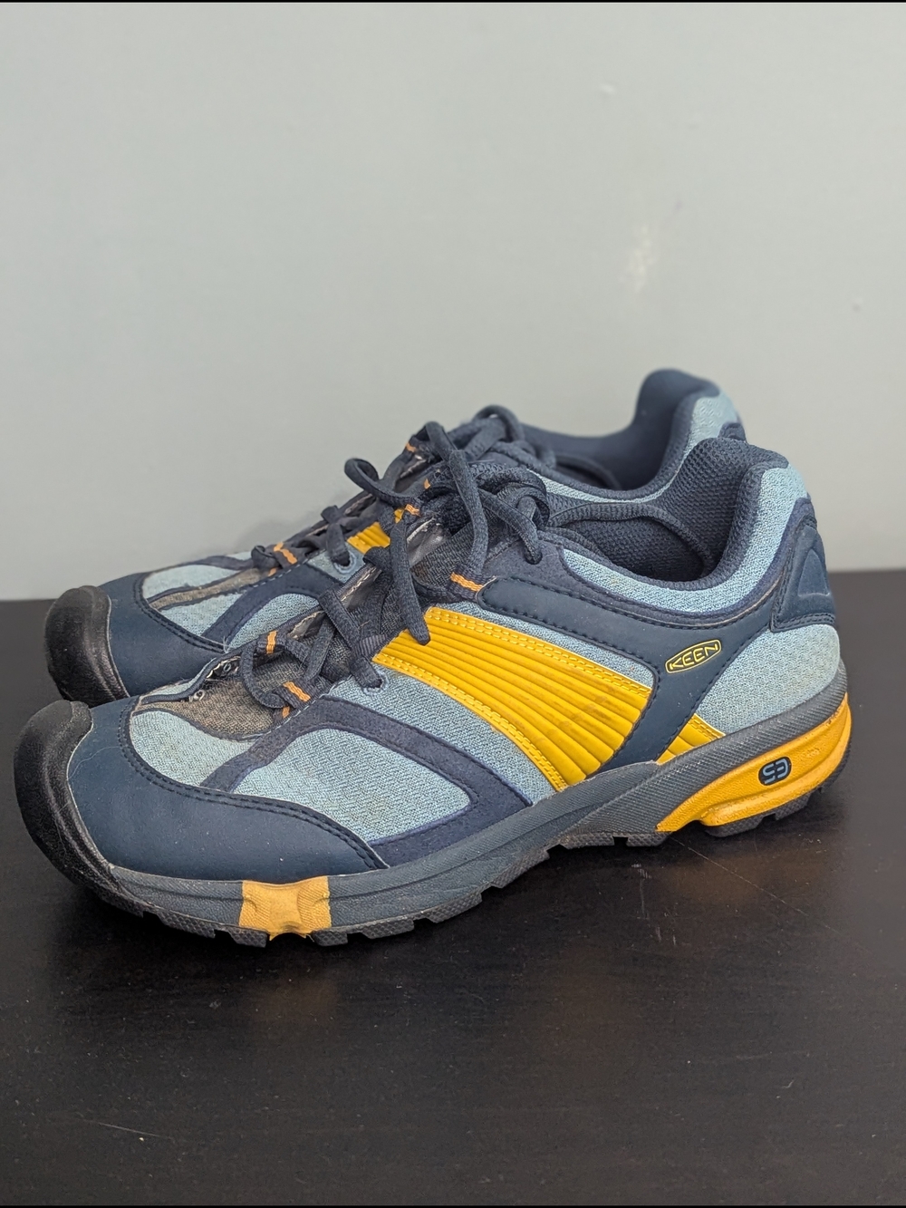 KEEN Men's Navy and Yellow‎ Trail Sneakers